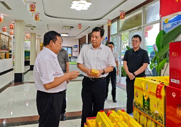 萬樹軍帶隊調研農業(yè)傳統產業(yè)發(fā)展情況